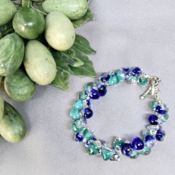 Gently Used Blue & Turquoise Bracelet Teardrop Glass Silver Tone Toggle Clasp - Picture 3 of 6